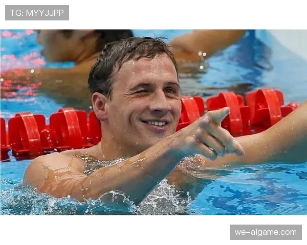 瑞安·洛赫特这生活，看得我直呼这泳池边的奢华也太夸张了吧！